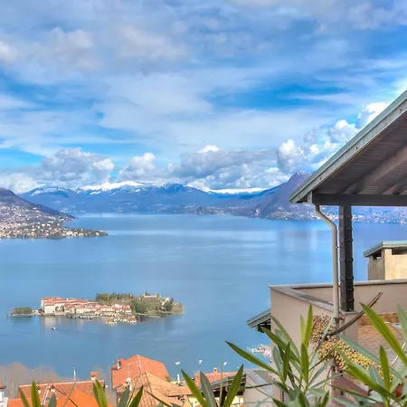 Dom wakacyjny View Terrace Over The Borromean Isla - Happy