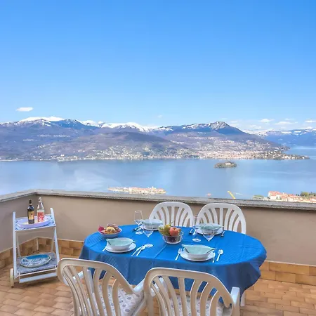 Сasa de vacaciones View Terrace Over The Borromean Isla - Happy