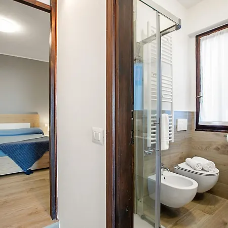 View Terrace Over The Borromean Isla - Happy